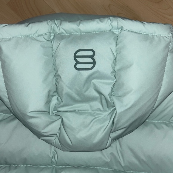 NWOT Aritzia TNA The Super Puff ™ Bomber -  XS - Picture 4 of 9